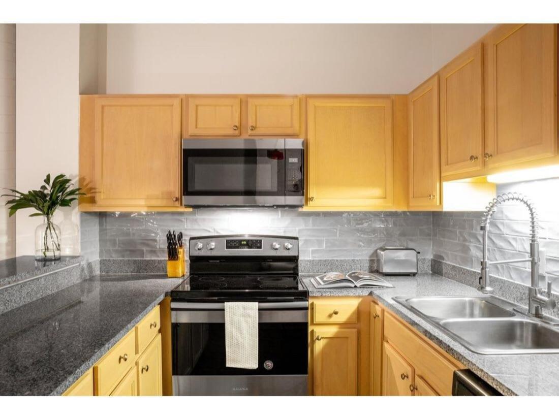 Modern Apartment Close To Everything Cozysuites إنديانابوليس المظهر الخارجي الصورة
